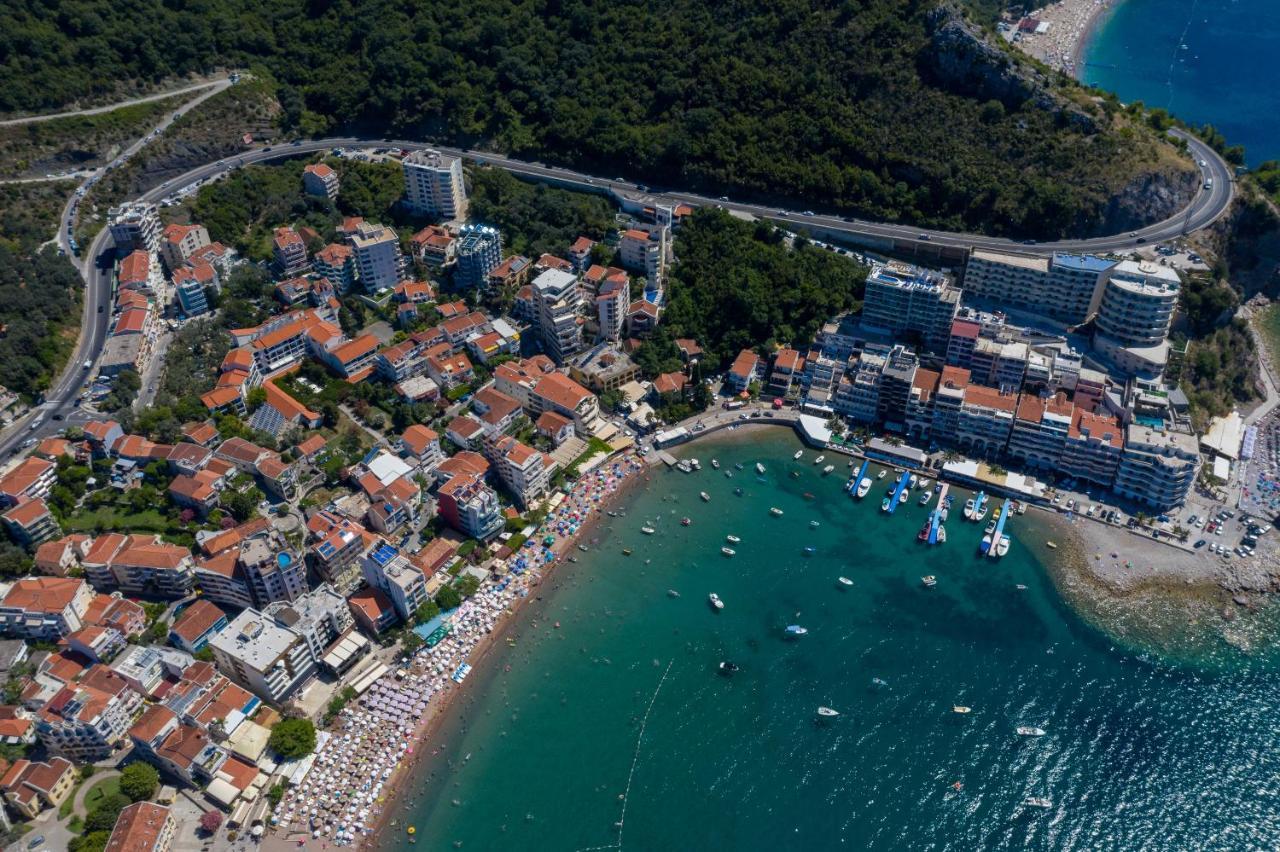 Aura Time Apartments Рафаиловичи Экстерьер фото